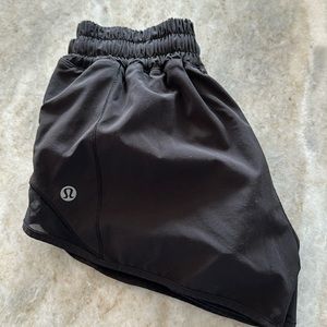 Lululemon Hotty Hot Short 2.5"
Black Size 2 NWOT